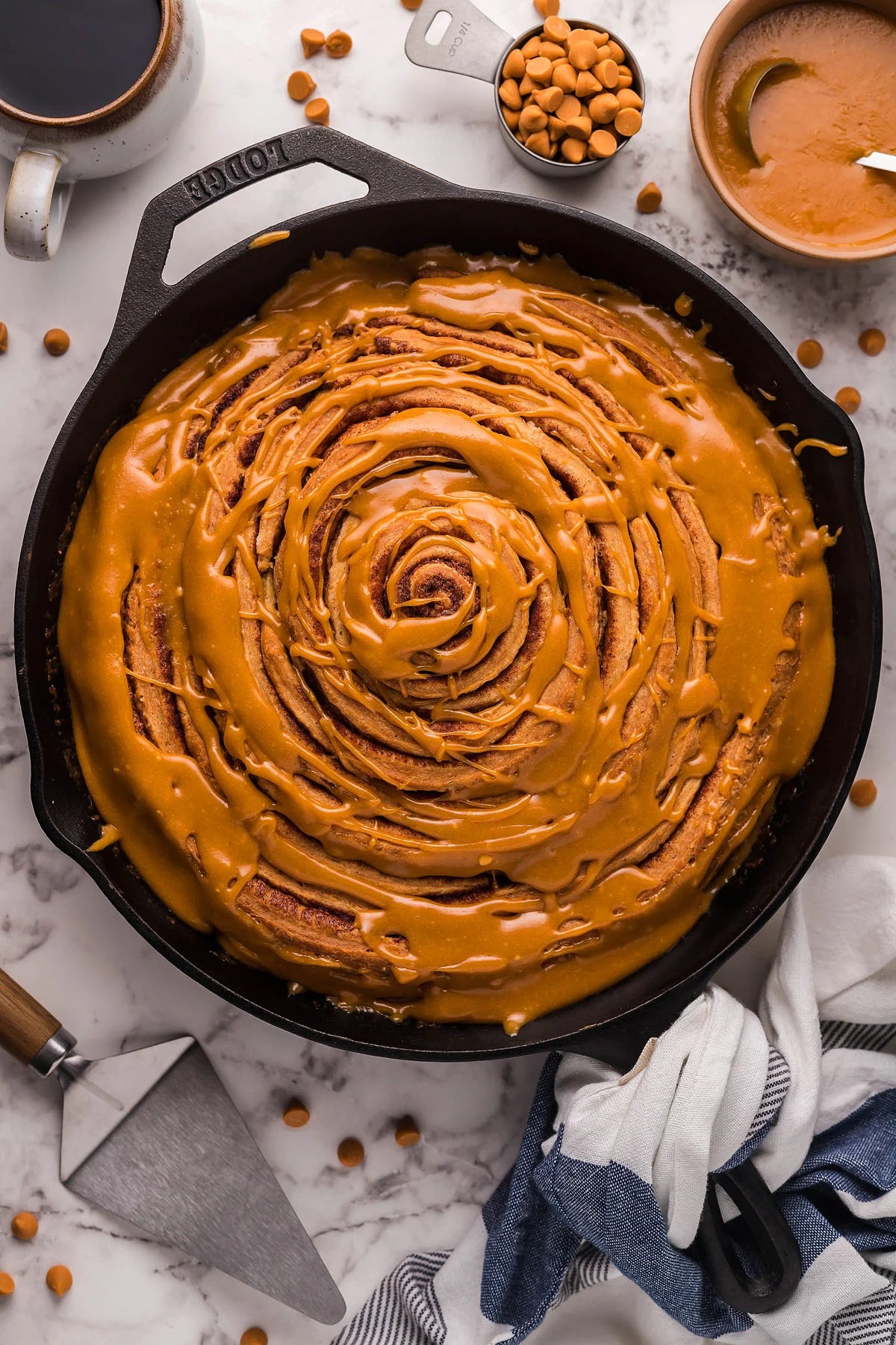 How to Make this Sticky Cinnamon Bun Cake