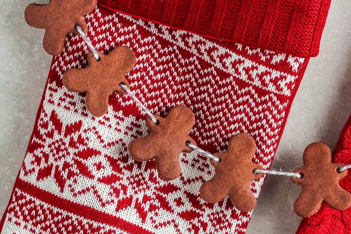 How to Make a Gingerbread Christmas Garland