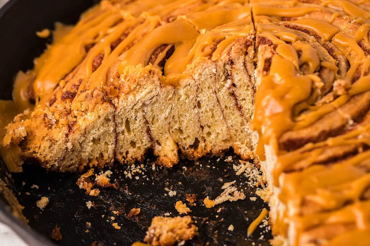 How to Make this Sticky Cinnamon Bun Cake