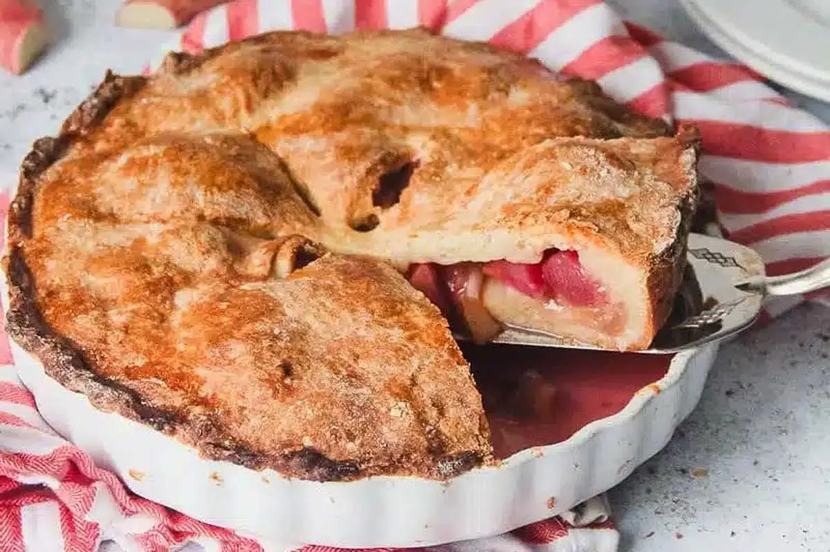 Irish Country Rhubarb Pie