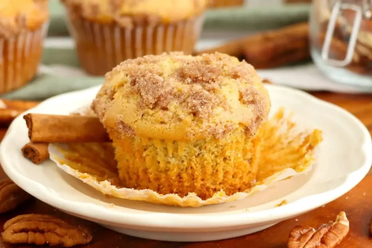 Rhubarb Muffins With Cinnamon Sugar Topping