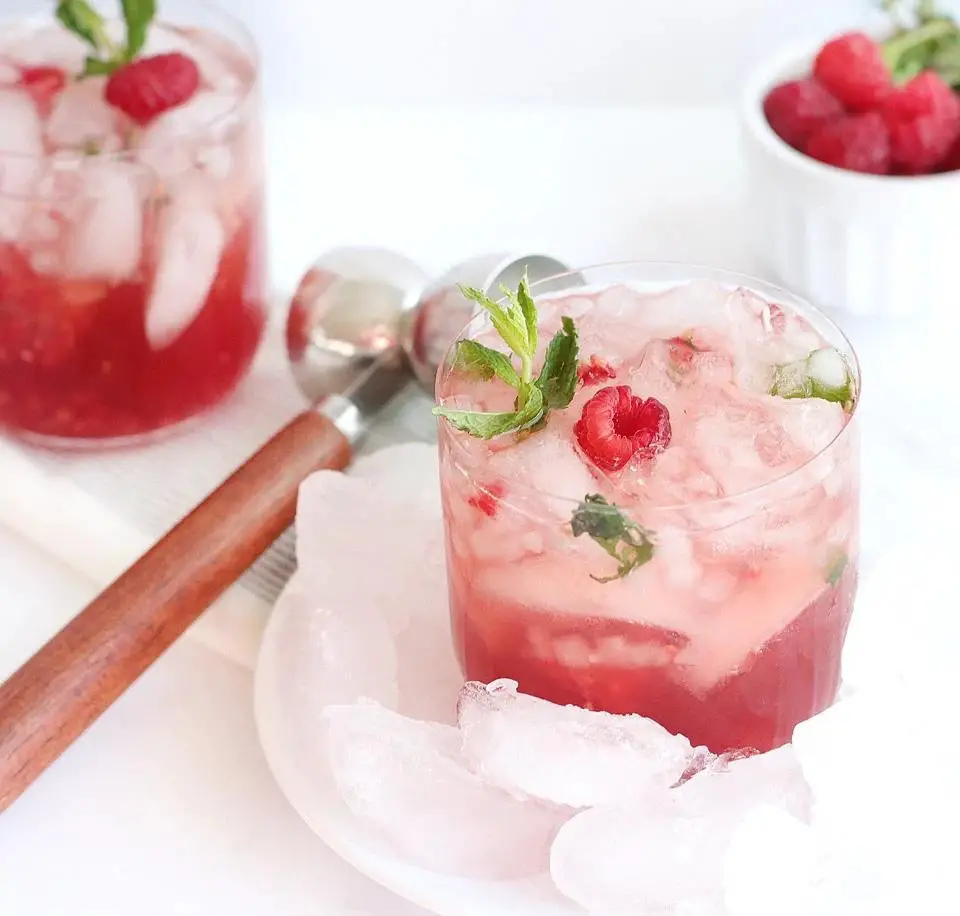 Some Tasty Variations on This Raspberry Smash Cocktail