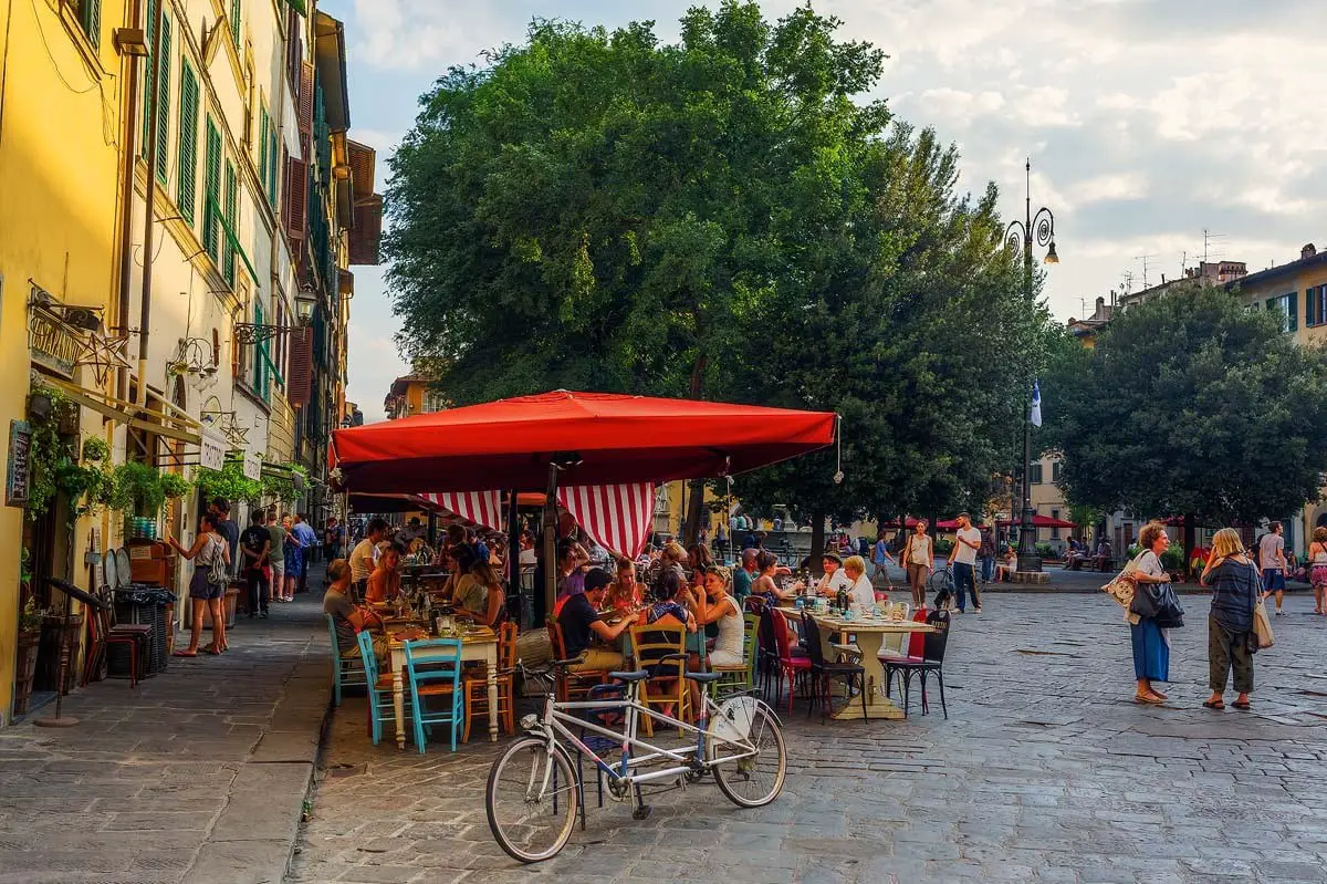 Have An Aperitivo in Piazza Santo Spirito