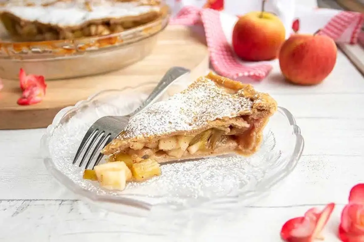 Cinnamon Apple Rhubarb Pie