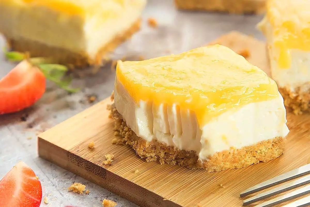 Lemon Curd Yogurt Cheesecake Bars