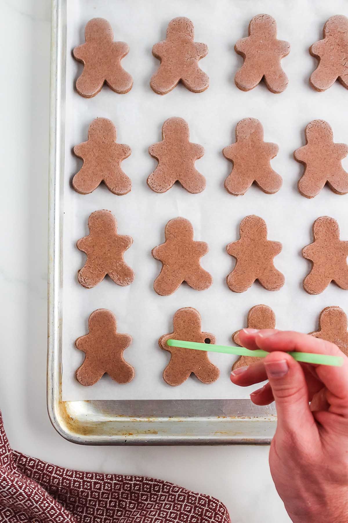 How to Make a Gingerbread Christmas Garland