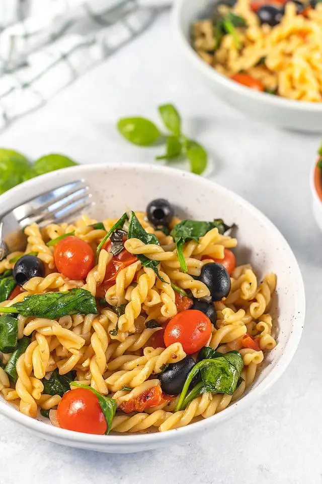 One Pot Pasta with Spinach and Tomatoes