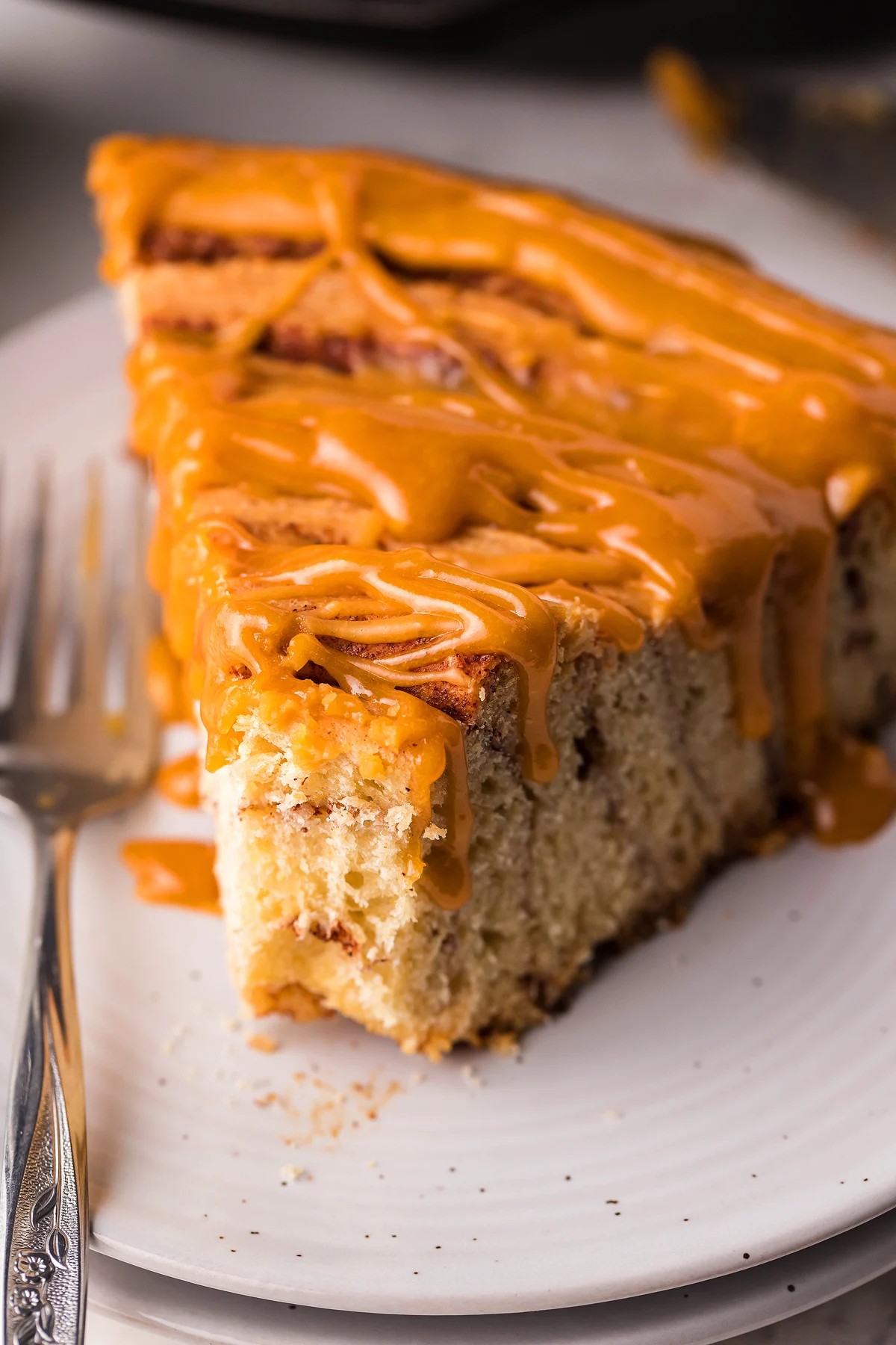 How to Make this Sticky Cinnamon Bun Cake